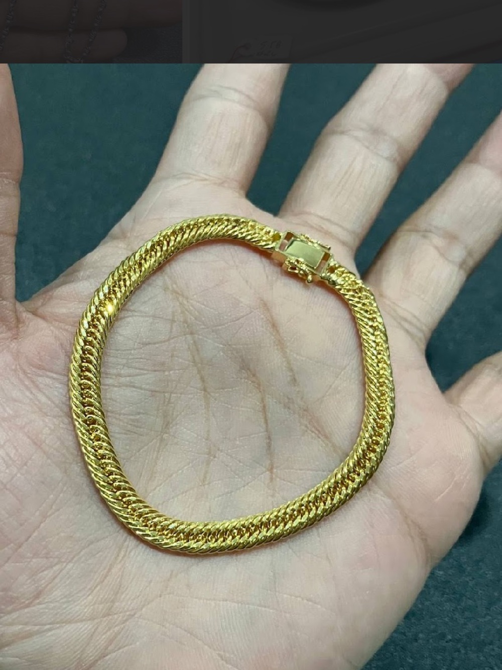 18 KARAT GOLD BRACELET 6.5 INCHES
